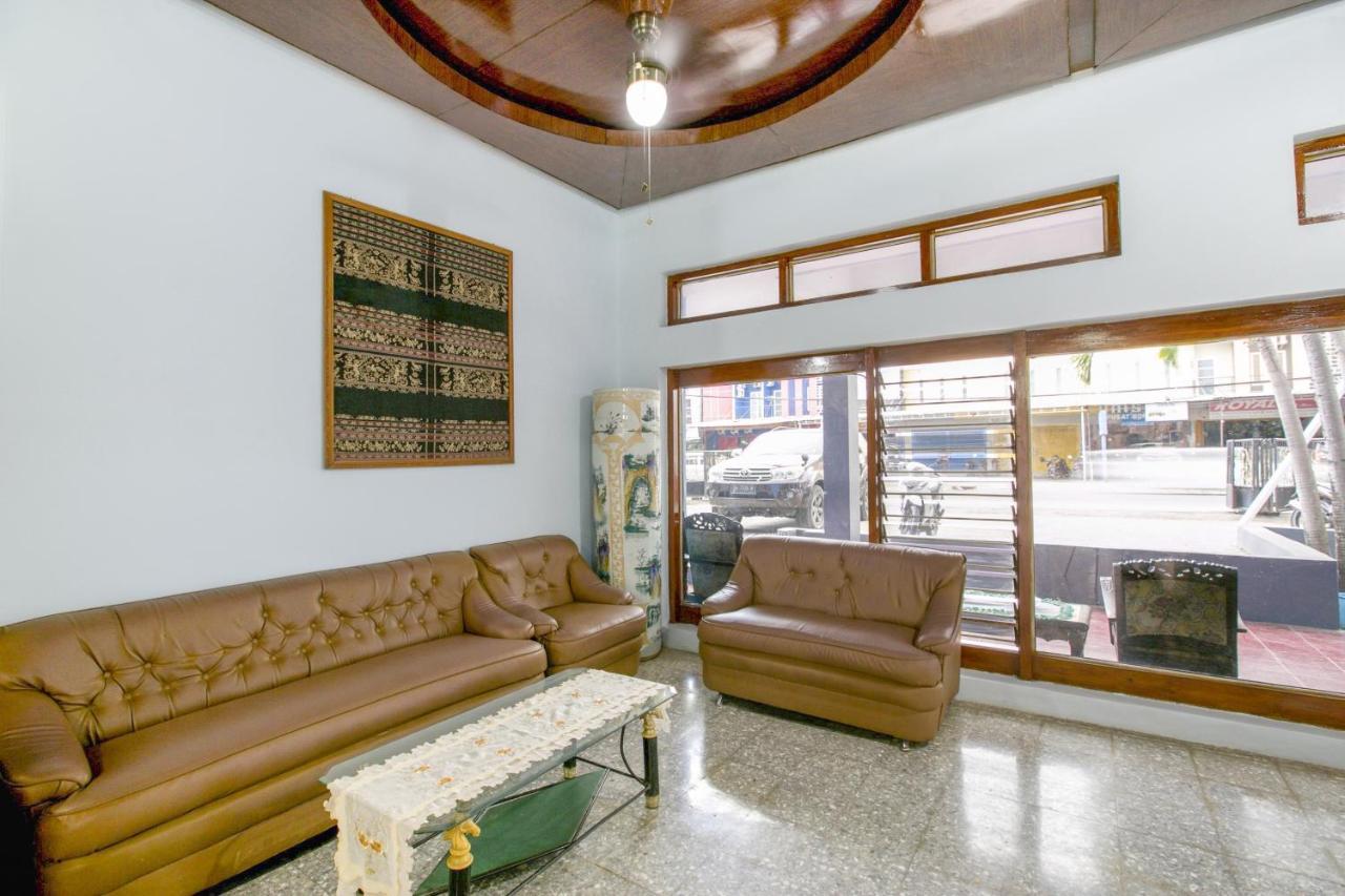 Super Oyo 2320 Hotel Charvita Kupang  Dış mekan fotoğraf