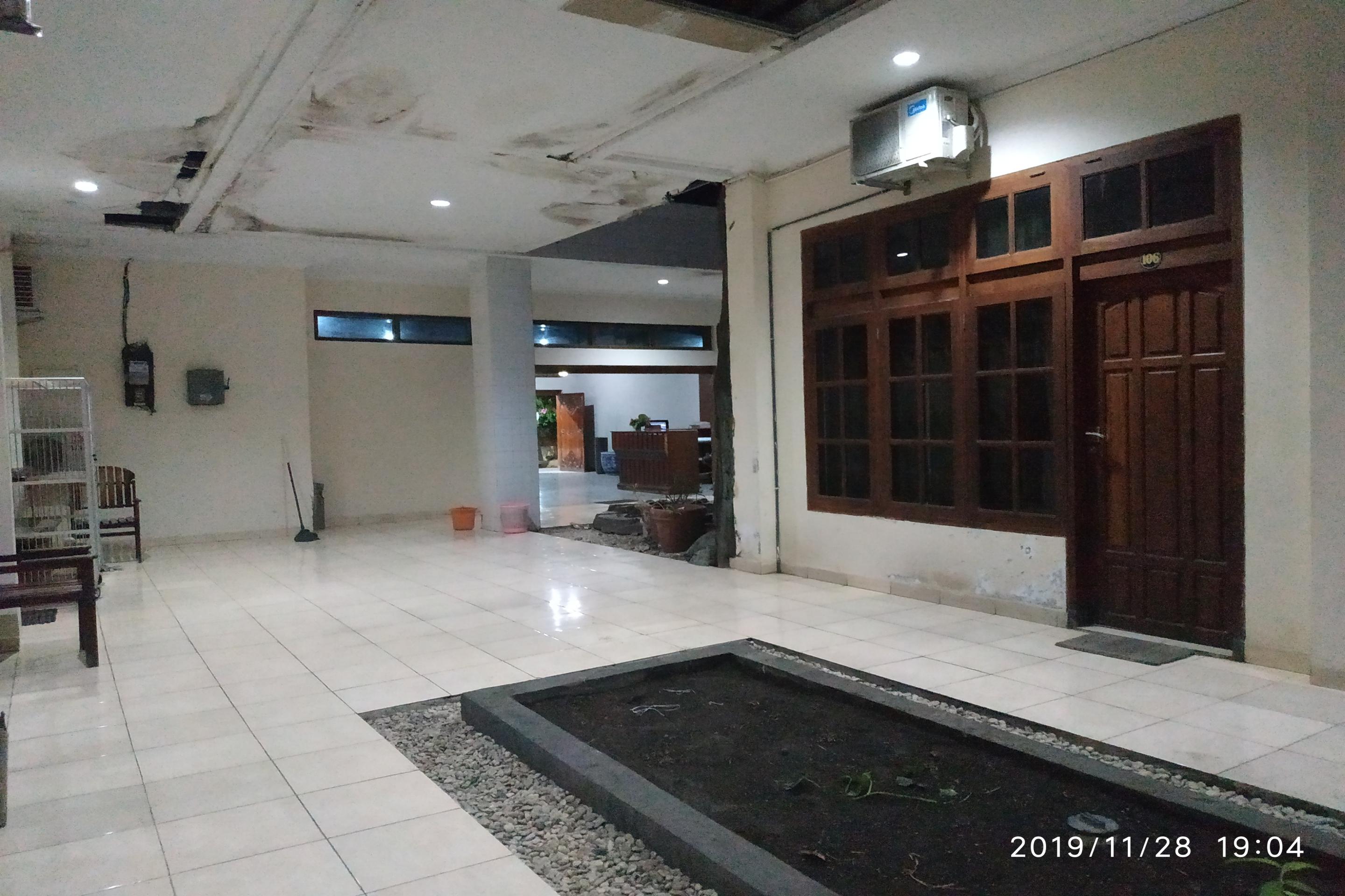 Super Oyo 2320 Hotel Charvita Kupang  Dış mekan fotoğraf